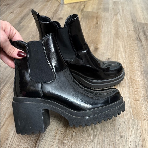 Diba • Platform Pull On Boots - Picture 5 of 9